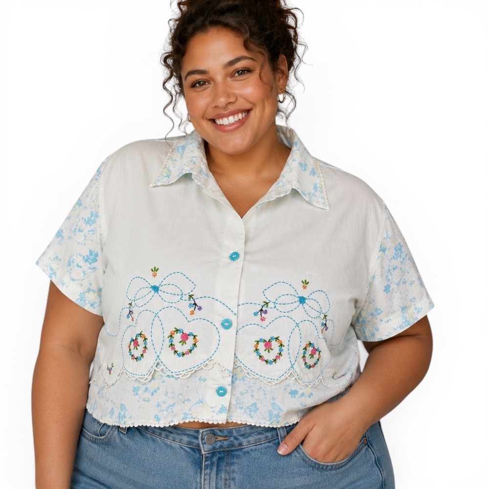 Vintage 2X Floral Embroidered Crop Button Down Shirt White Blue Scalloped Lace